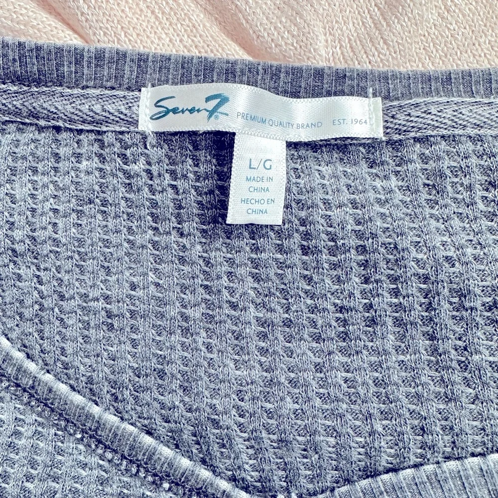 Seven7 gray waffle knit cropped Henley long sleeve shirt large